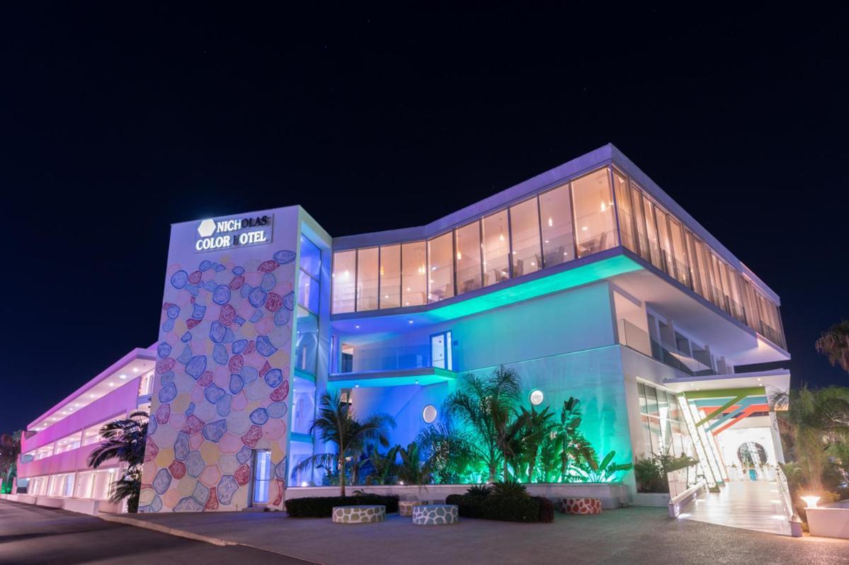 Nicholas Color Hotel アヤナパ エクステリア 写真