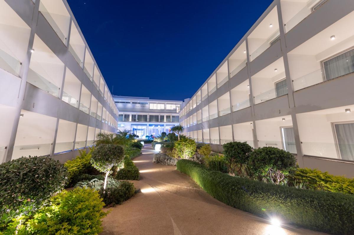 Nicholas Color Hotel アヤナパ エクステリア 写真