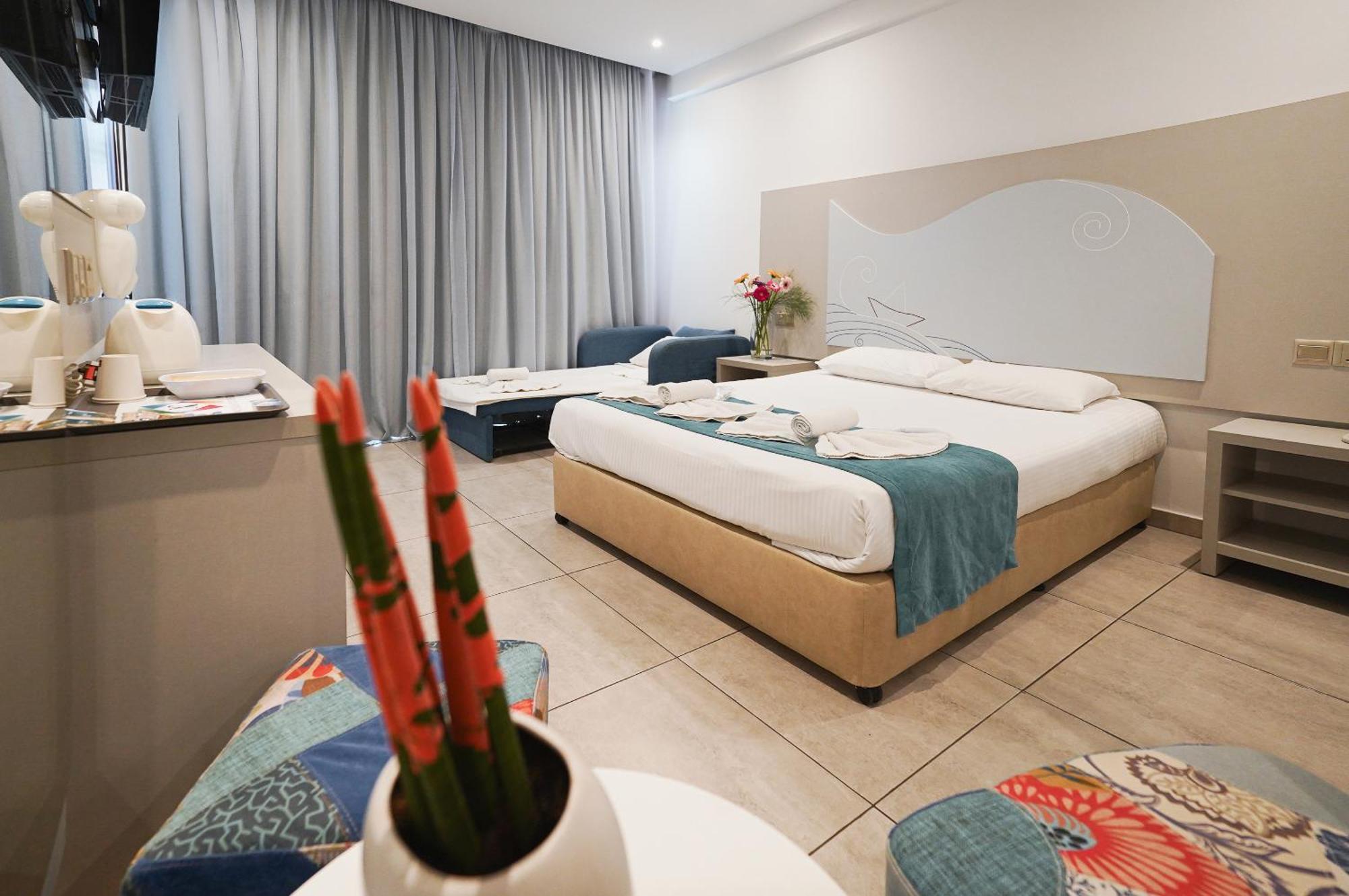 Nicholas Color Hotel アヤナパ エクステリア 写真